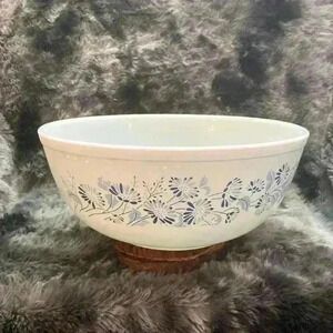 Vintage Pyrex #404, 4 litre Colonial Mist Blue Mist bowl white with blue flowers